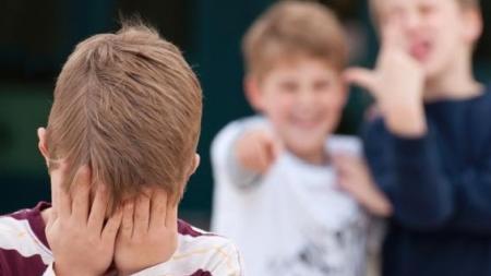 В Украине хотят ввести штрафы за школьную травлю