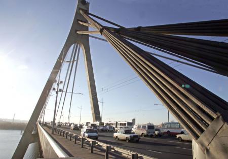 Власти Киева заявили о загрузке мостов на 140% 