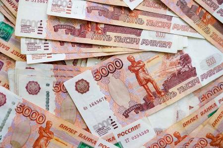 Рубль продовжує своє піке: що відбувається на біржі з валютою агресора