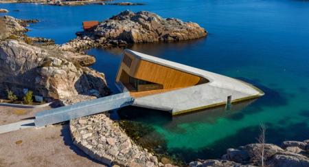В Норвегии открыли первый в Европе подводный ресторан 