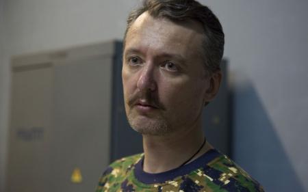 Терорист Гіркін запропонував перефарбувати Кремль у жовто-синій колір