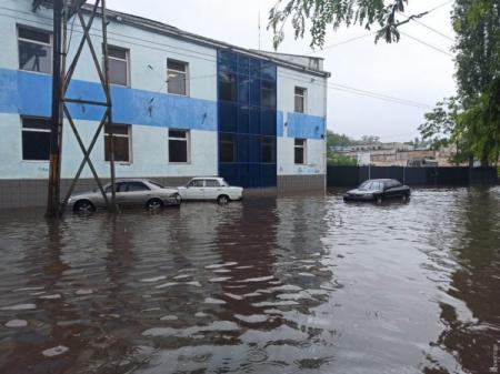 Мощный ливень затопил улицы Одессы