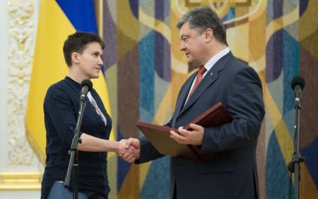 Зеленского просят лишить Савченко звания Героя Украины
