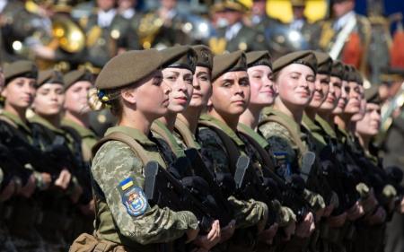 Військовий облік жінок: нардепка заявила, що виїзд за кордон деяким українкам таки можуть заборонити