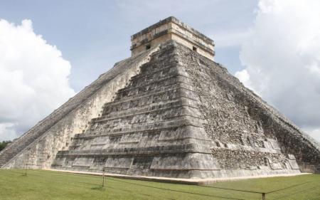 Артефакти і скарби: вчені розповіли, що заховано в давніх пірамідах майя
