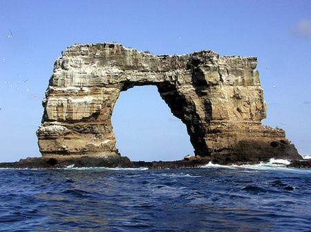 Знаменитая арка Дарвина на Галапагосских островах исчезла навсегда 