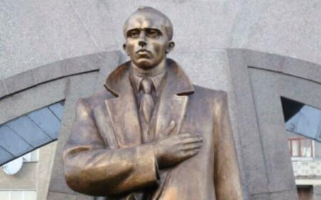На границе с РФ может появиться памятник Бандере: россияне возмущены 