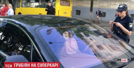 В Киеве водитель Bentley припарковался на 