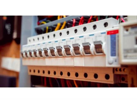 Blue_Modern_Investment_Mobile_App_Promotion_Facebook_Ad-1200x900