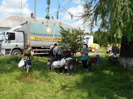 В какие села Донбасса будет доставляться гумпомощь в июле: график выездов волонтеров 