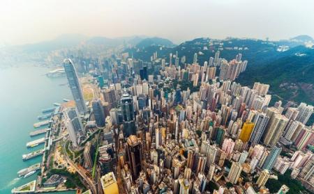 Гонконг приостанавливает транспортное сообщение с материковым Китаем