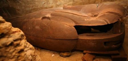 В Египте нашли гробницы с драгоценными камнями 