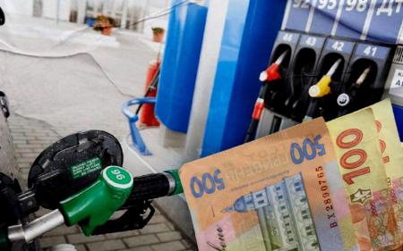 Експерт розповів, як може змінитися вартість пального на українських АЗС в разі повернення акцизу