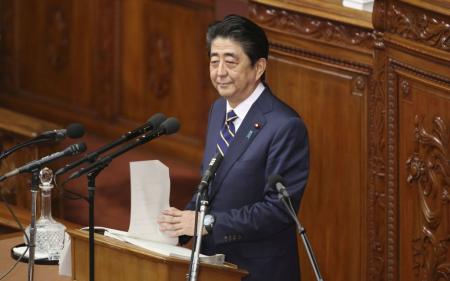 Колишній прем'єр-міністр Японії помер після нападу
