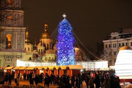 Киев засиял от иллюминаций на Новый год