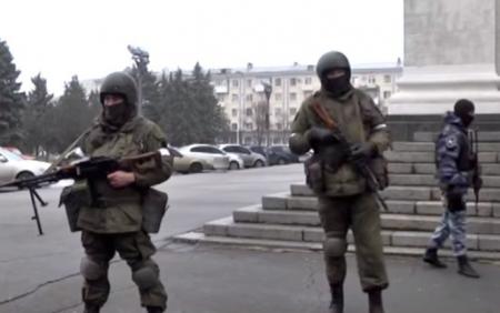 Из Луганска выезжают люди, центр перекрыт - СМИ
