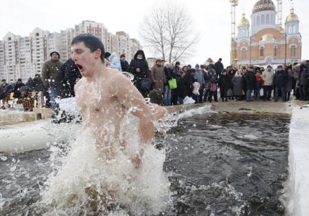 Крещение в Украине: что есть и что пить