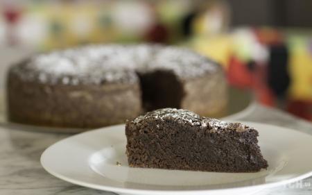 Шоколадний пиріг на кефірі: рецепт бісквіту, який завжди вдається