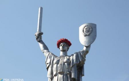 У Києві на монументі 