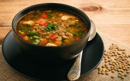 Суп із сочевицею, куркою та овочами: рецепт корисної страви