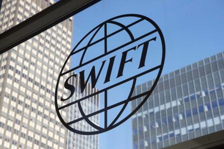 Два российских банка под санкциями отключили от SWIFT