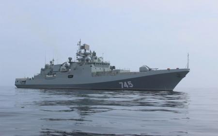 Російський флот намагається замаскувати свій найпотужніший корабель у Чорному морі