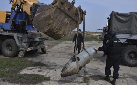 У ЗСУ розповіли про нову загрозу на фронті: важкі авіабомби нема чим збивати