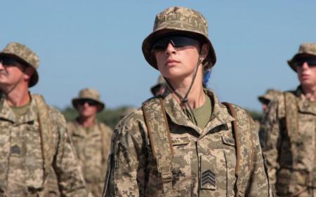 Військовий облік для жінок в Україні: в Генштабі пояснили, як це відбуватиметься
