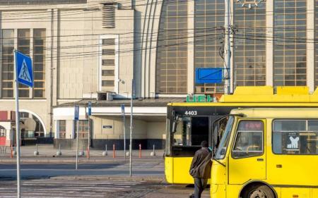 У Києві почнуть діяти нові правила руху громадського транспорту під час повітряної тривоги