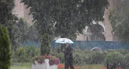 Спека послабне, тиждень почнеться з короткочасних дощів — прогноз погоди в Україні