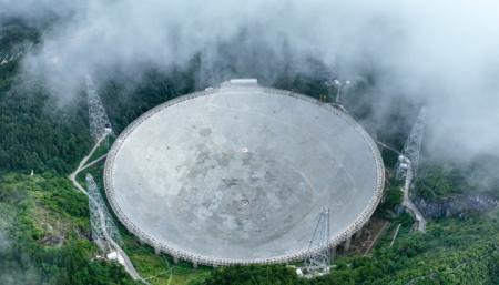 Китайський телескоп виявив величезну структуру атомарного газу у Всесвіті