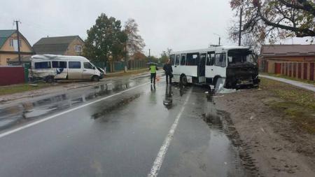 Под Киевом столкнулись две маршрутки, много пострадавших