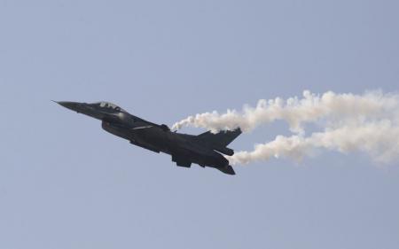 Конгрес США просить Байдена розблокувати постачання винищувачів F-16 для України -  New York Times