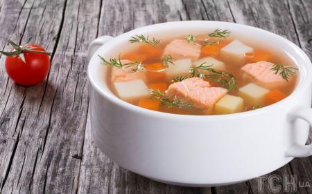 Рецепт рибного супу з лососем