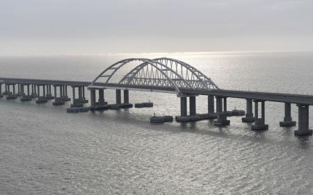 Колишній командувач сил НАТО вважає, що знищення Кримського мосту Україною - це законна мета