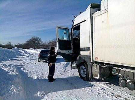 Из-за снегопада грузовой транспорт из Николаева не пускают в направлении Одессы