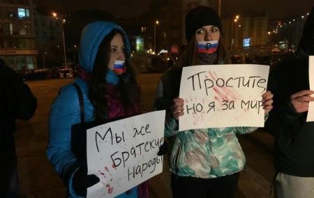 В Киеве протестовали против украинских артистов-гастролеров в Россию