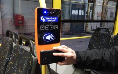 В Киеве начали устанавливать аппараты для бесконтактной оплаты проезда