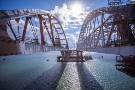 Россияне хотят запустить автомобильное движение по мосту в Крым в 2018 году