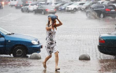 В Украине завтра 7 августа – сильные дожди, грозы и град