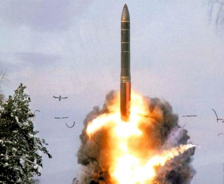 Topol-M-missile-launch-looks-cool-and-scary-at-the-same-time-2