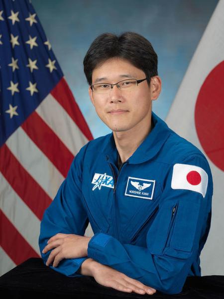 Японский астронавт за три недели вырос на 9 см. 