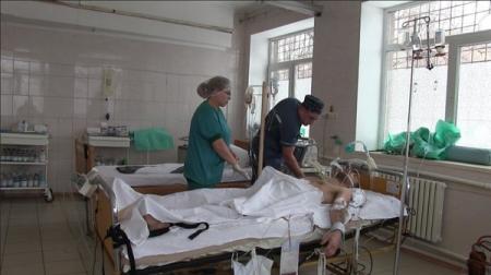 Украинские врачи спасли брошенного на поле боя боевика