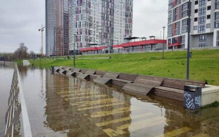 Велика вода: у Києві та області оголосили помаранчевий рівень небезпеки