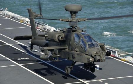 apache_attack_helicopter_takes_off_from_hms_oce_21.04.23