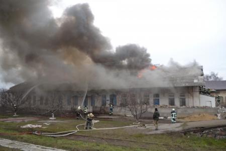На складах ж/д станции в Одессе произошел масштабный пожар