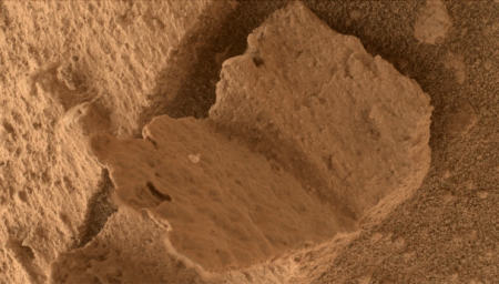 Марсохід Curiosity виявив на Марсі скелю у вигляді книги, висічену водою – фото