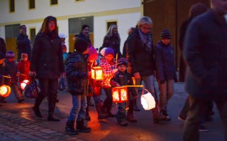 Дети, фонари и жареный гусь: Германия празднует День Святого Мартина
