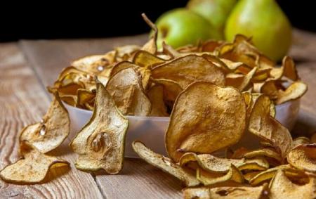 close_up_dried_pears_plate_fresh_pears_wooden_table_176474_2566_fcfeb8a5570823a77aa987e7c06f5ca6_650x410_07.09.24