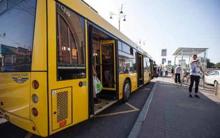 В субботу Киевские автобусы и троллейбусы временно изменили маршруты